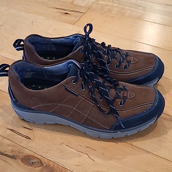 Clarks Shoes - Clarks Wave Walk Waterproof Shoes